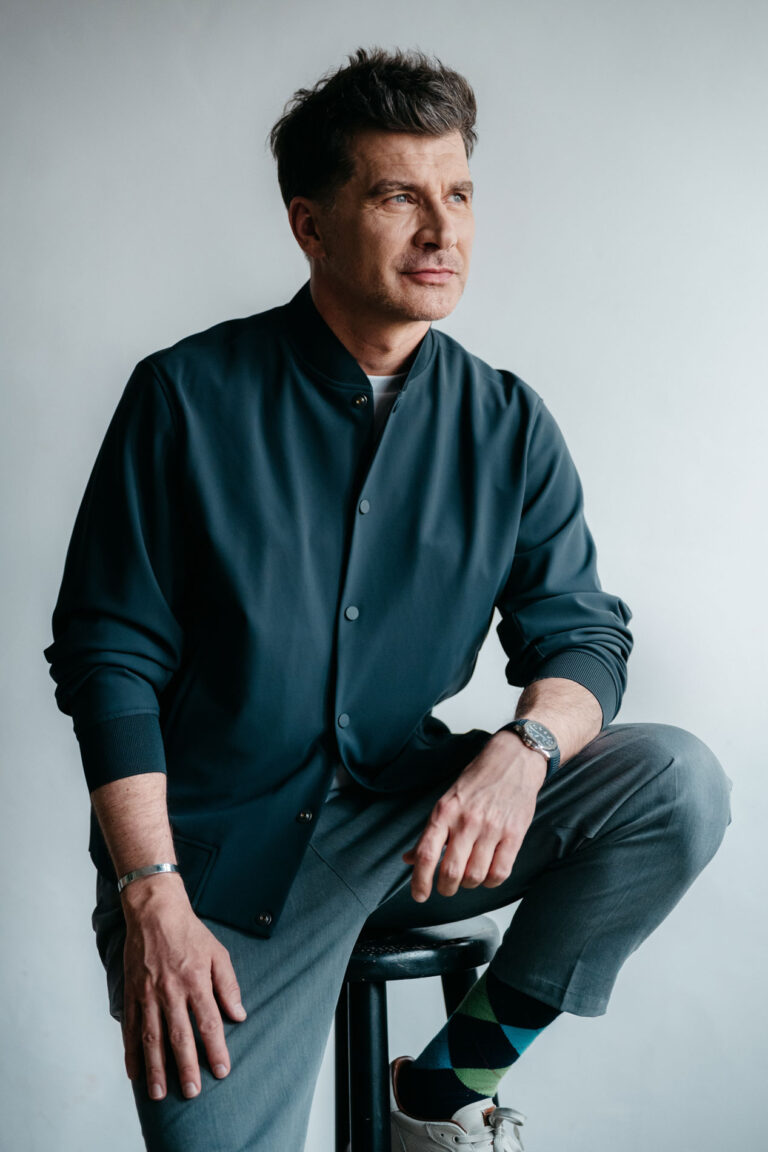 portret Tomasza Kammela wykonany w Warszawie, klasyczna fotografia portretowa