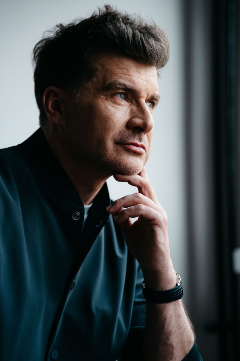 artystyczny portret Tomasza Kammela, fotografia portretowa w Warszawie